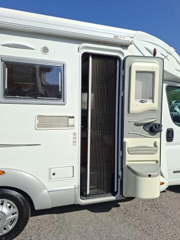 CAMPER LAIKA DUCATO SEMINTEGRALE GARAGE SEMIDINETTE LETTI GEMELLI CLIMATIZZATORE FOTOVOLTAICO CAMPEGGIO USATI GENERALI 1744 - Foto 5