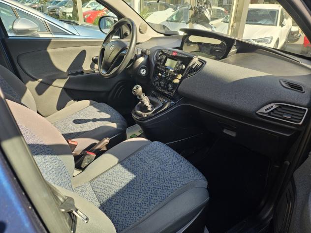Lancia Ypsilon 1.0 70cv HYBRID 03/2022 - Foto 9