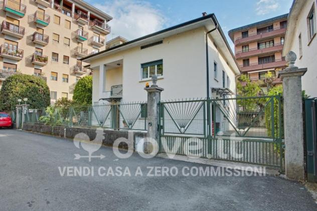 Villa di 222 m² con più di 5 locali e box auto in vendita a Laveno-Mombello - Foto 4