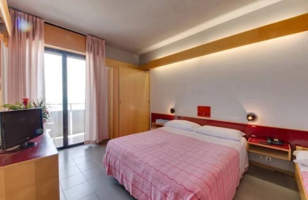 RIMINI vendo Hotel 44 camere sulla spiaggia - Foto 4