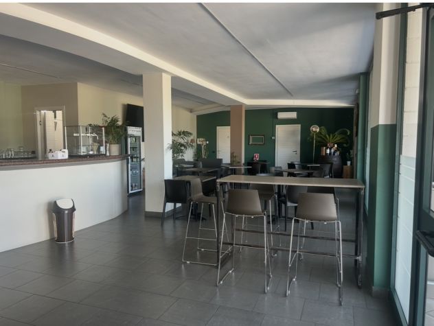 Attività commerciale di bar in vendita senza mura