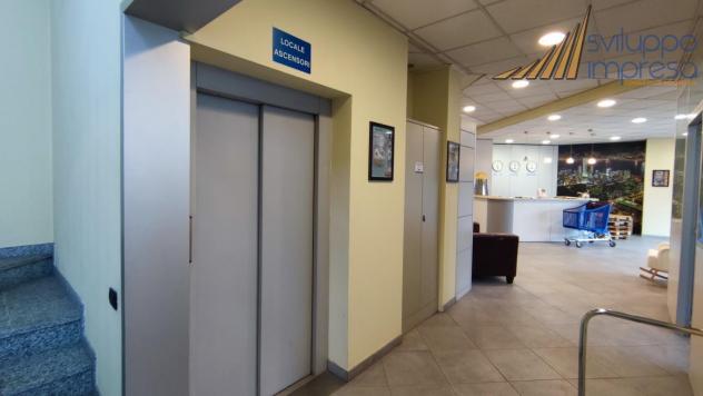 CAPANNONE CON UFFICI E SHOWROOM IN VENDITA A BRUGHERIO - Foto 14