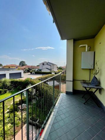 Bilocale con terrazzi coperti, box e ascensore nel cuore del paese - Foto 10