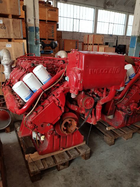 Motore MARINO USATO 8281SRM70 U.T