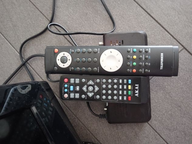 Televisore Telefunken 32 pollici compreso di decoder e telecomandi - Foto 3