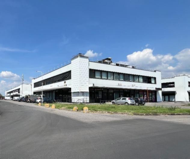 Immobile di 1500 m² con 3 locali in vendita a Brescia