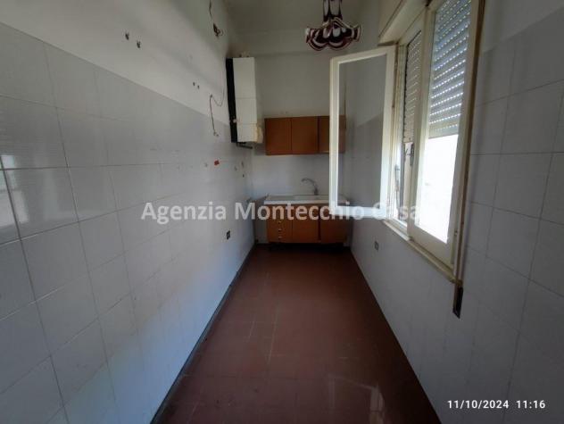 Casa singola con due appartamenti, mansarda, tre garage e scoperto esclusivo. - Foto 11