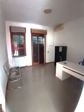 Morena Anagnina ufficio mq 62 con posto auto - Foto 5