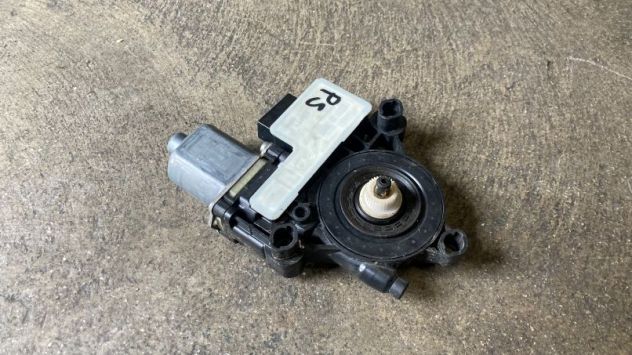 Motorino alzacristallo posteriore SX Volkswagen Golf 7 del 2017 (5Q0959811D)