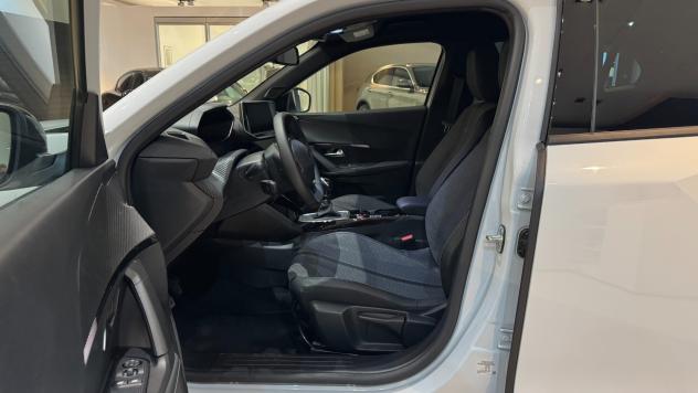 PEUGEOT 2008 1.2 BENZINA 101CV - 2025 - Foto 9
