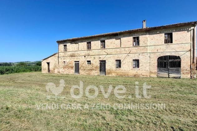 Rustico / Casale di 430 m² con più di 5 locali in vendita a Pesaro - Foto 2