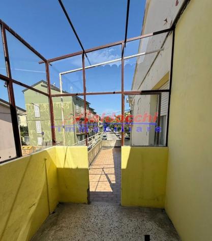 Casa di fila di testa di mq. 240 commerciali disposta su due piani da ristrutturare. - Foto 4