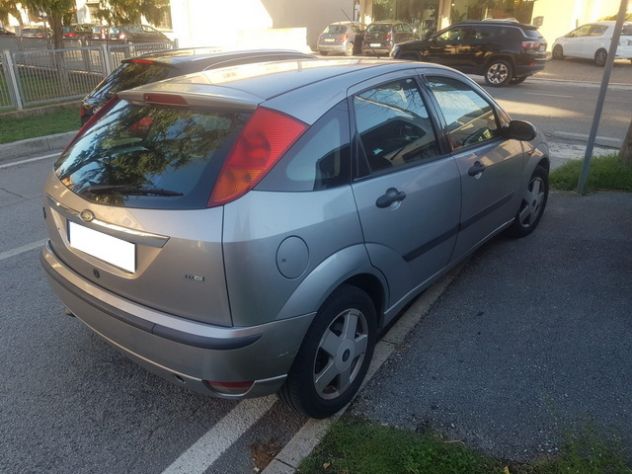 Ford Focus 1.8 TDCi 100CV 5p. Zetec - Foto 6