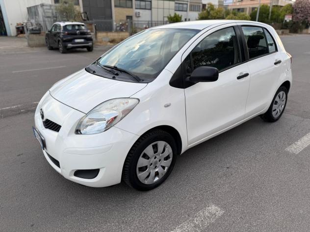 Toyota Yaris 1.0 5 porte Now - Foto 3
