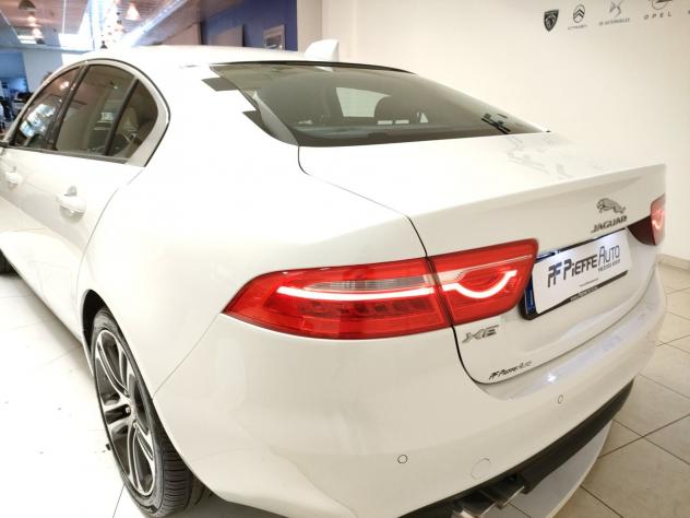Jaguar XE XE 2.0 D Turbo 180CV Pure - Foto 9