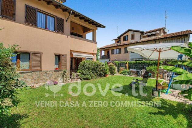 Villa di 200 m² con 5 locali in vendita a Locate Varesino