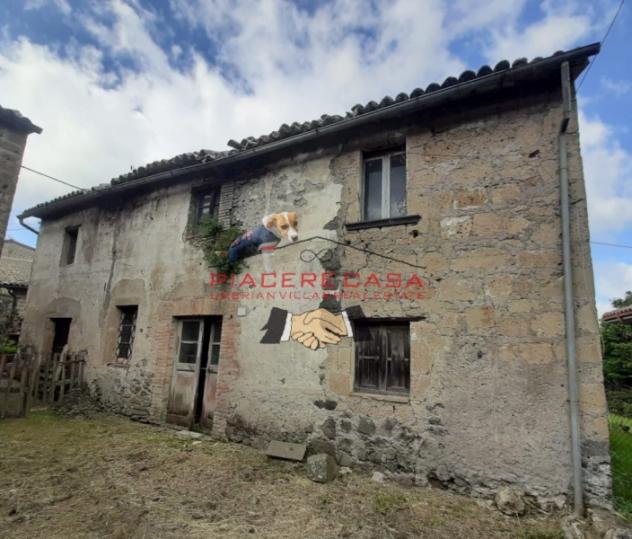 In un borgo di campagna nel circondario di Orvieto - Vendesi abitazione indipendente da ristrutturare con corte e frutteto.
