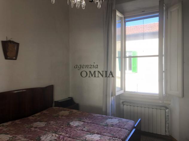 Immobile terratetto, da ristrutturare, disposto su due piani principali, oltre cantina e soffitta, con un gradevole giardino interno ed alcune pertine - Foto 19