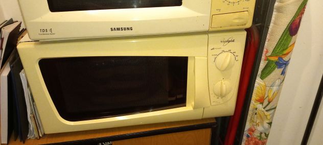 VENDO DUE LAVATRICI UNA CARICO CINQUE KG E UNA TRE KG PIÙ FORNO MICROONDE - Foto 4