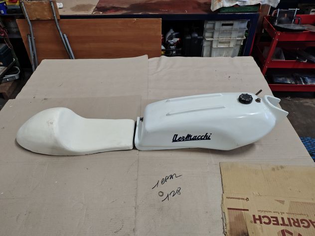 Serbatoio e sellino Aermacchi