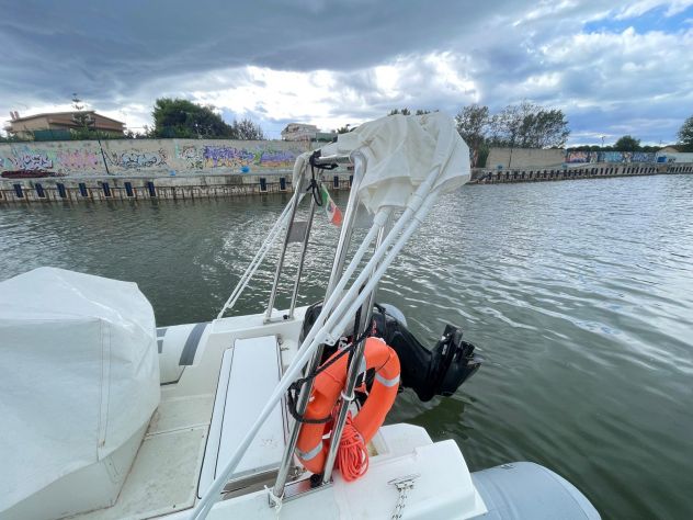 vendo gommone con motore