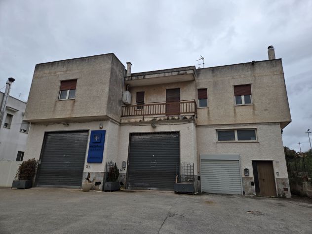 IMMOBILE INDIPENDENTE CON TERRAZZO VERANDA GARAGE - Foto 2