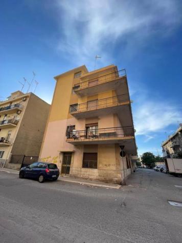 Palazzo in Vendita in zona VIALE CALABRIA