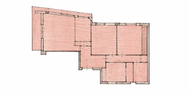 Appartamento ristrutturato di 159 mq con balcone, box, cantina e posti auto – V