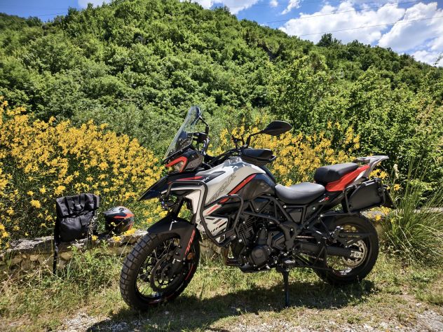 Benelli TRK 702 X – Luglio 2025 – 9.300 km – Tris valigie alluminio + MIVV + acc - Foto 7