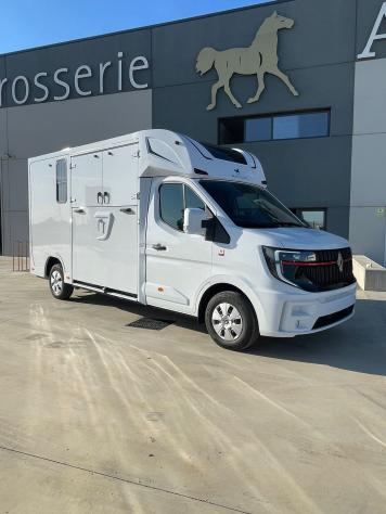 Renault Master Master 2.0 TD 170 CV HARAS ALLESTIMENTO STALLONI 3 POSTI CABINA - Foto 9