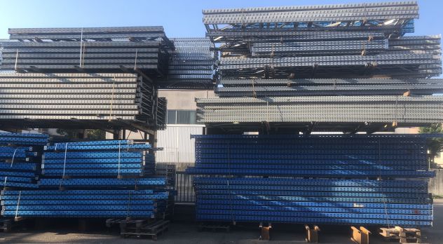 Numerose scaffalature basso prezzo