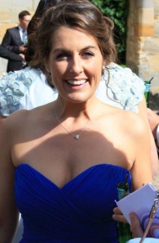 Donna di Ancona, 36 anni.  Fisico Normale Tel: