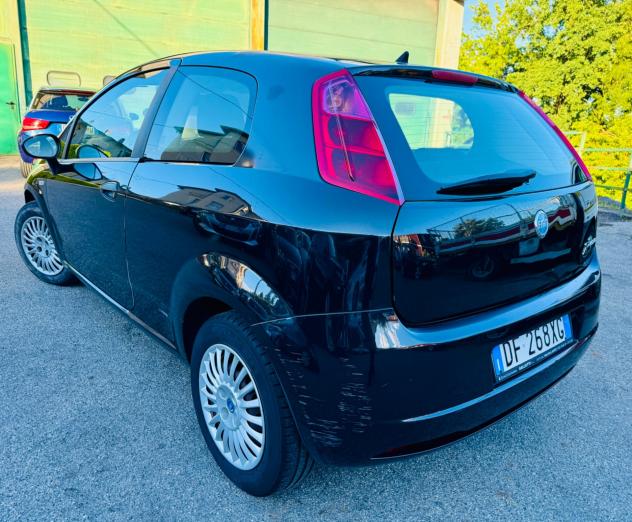 Fiat Grande Punto 1.3 MJT 75 CV commercianti - Foto 6