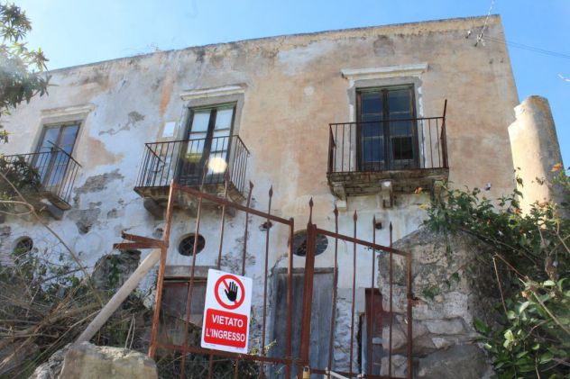 Lipari Isole Eolie.rif. 997. Vendesi interessante antica casa patronale stori - Foto 5
