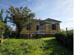 VILLA SINGOLA SU DUE LIVELLI CON GIARDINO E BOX