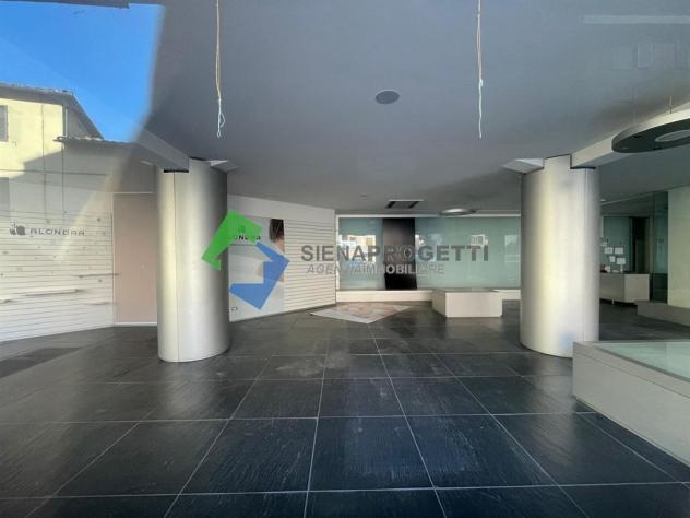 Impagabile Opportunità Commerciale | 500 mq Strategici a Due Passi dal Centro - Foto 3