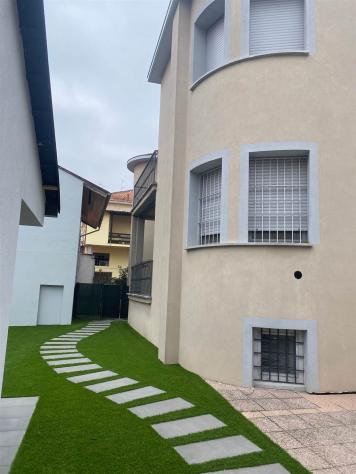 Villa in Vendita in zona OSPEDALE con giardino - Foto 3