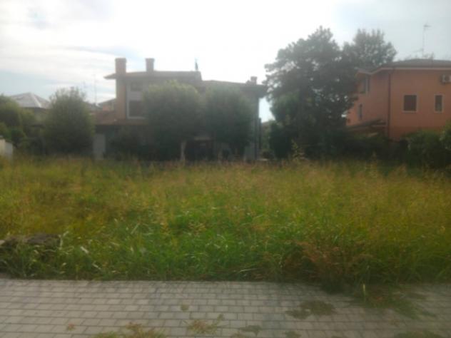 Terreno di 587 m² in vendita a Novi di Modena