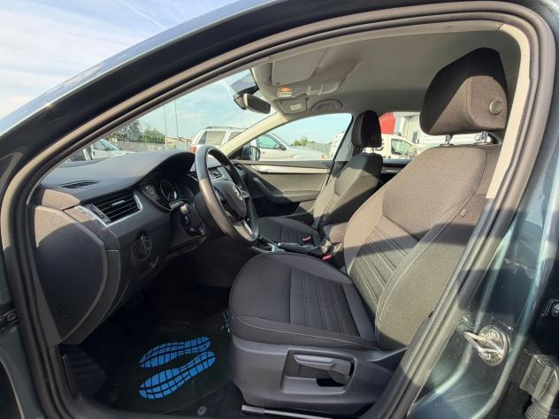 Škoda Octavia 2.0 TDI CR DSG Executive - Foto 9