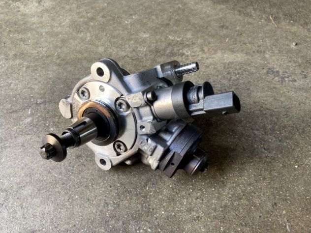 Pompa iniezione Bmw Serie1 118d E87 del 2008 (0445010506)