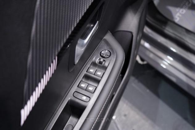 PEUGEOT 208 1.2 Hybrid 110cv e-DCS6 Allure #Vision rif. 23485371 - Foto 10