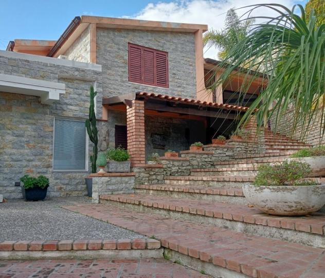VILLA di 10 vani e di 300 mq (SAN LORENZO) rif. 2VS17496