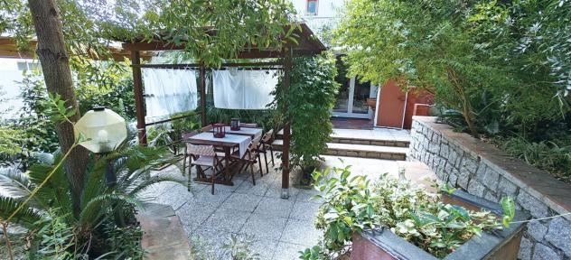 Appartamento ristrutturato con giardino e posto auto - Foto 2