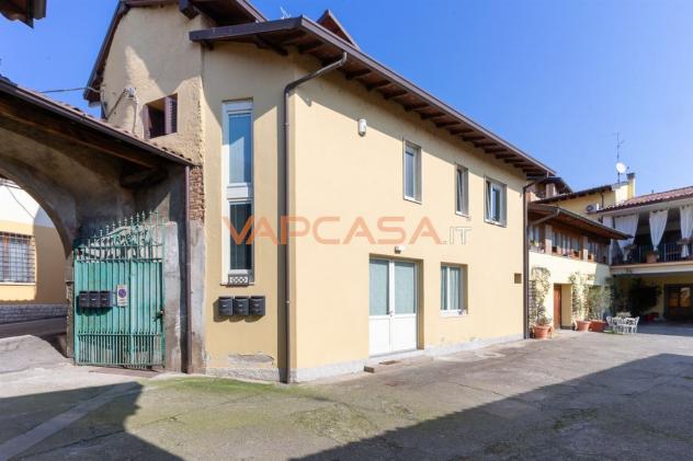 PORZIONE DI CASA INDIPENDENTE IN CORTE