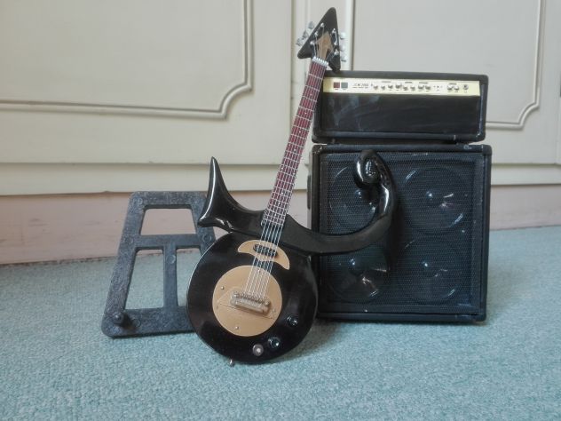 Modellino di chitarra con amplificatore - Foto 3