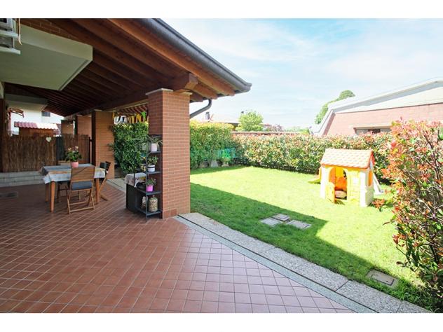 Vendesi TRILOCALE al piano terra con GIARDINO, BOX DOPPIO e CANTINA. - Foto 3