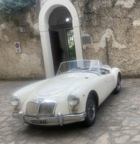 Elegante auto per cerimonia