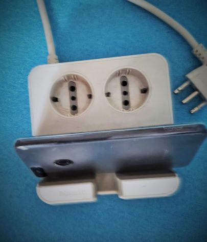 Multipresa da Scrivania BTicino S3712 - 3 USB + 2 Schuko con supporti Smartphone - Foto 4