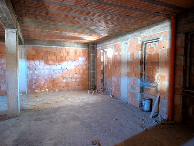 Lauropoli: appartamento allo stato rustico con garage - Foto 5