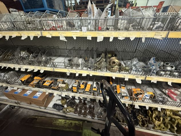 Magazzino componenti e ricambi per macchine agricole - Foto 3